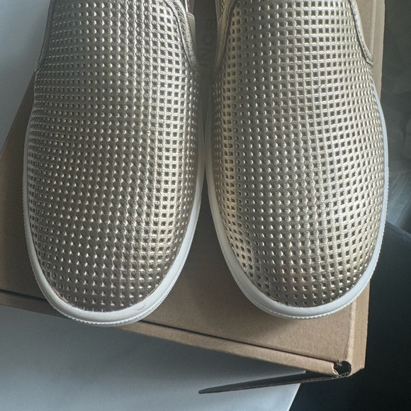 New in Box VINCE- Blair perforated leather slip on sneakers - Picture 4 of 9